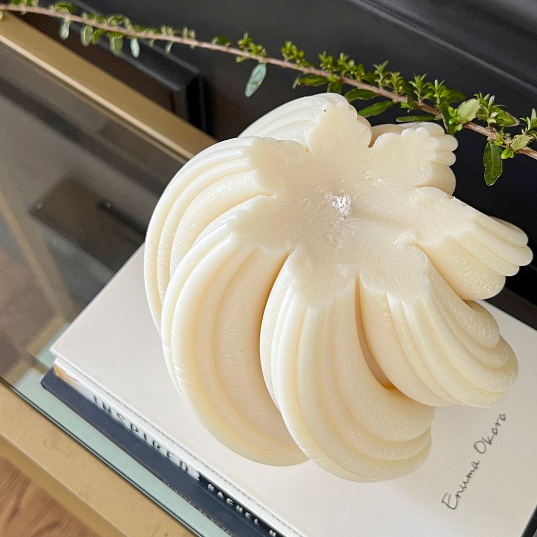 Alba Swirl, Decorative Hand-Crafted Molded Candle