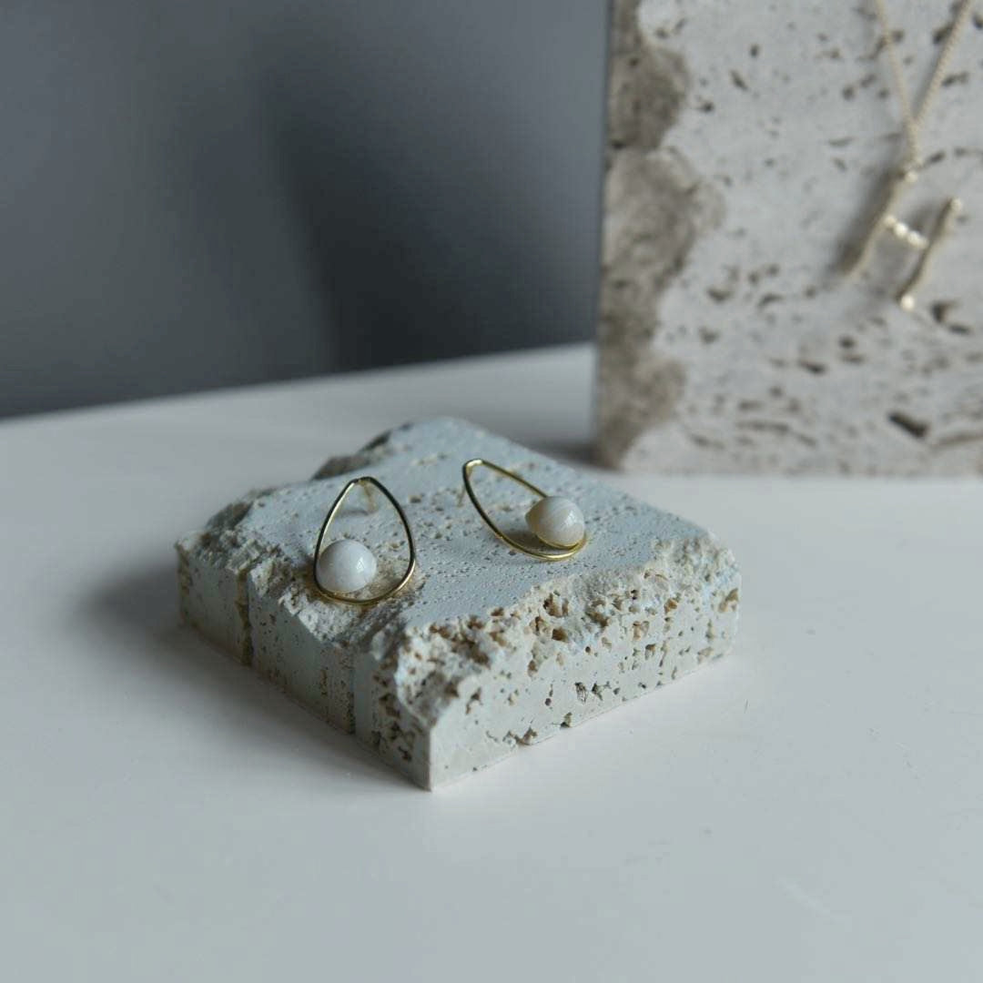 Amalfi Travertine Stone Jewelry Pedestal