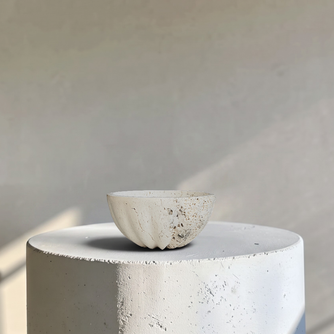 Corona Borealis, White Travertine mid-size bowl, curvilinear-edged Detail